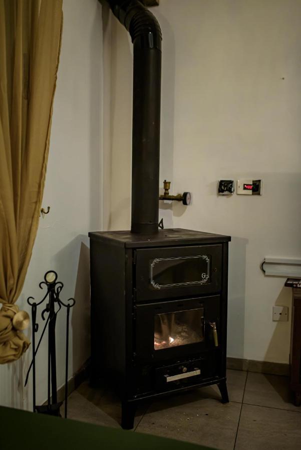 דירות אגרוס Aprosmeno Jacuzzi House 2 מראה חיצוני תמונה