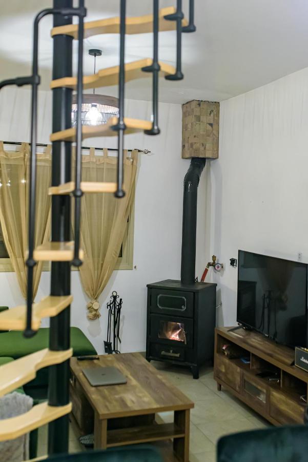 דירות אגרוס Aprosmeno Jacuzzi House 2 מראה חיצוני תמונה